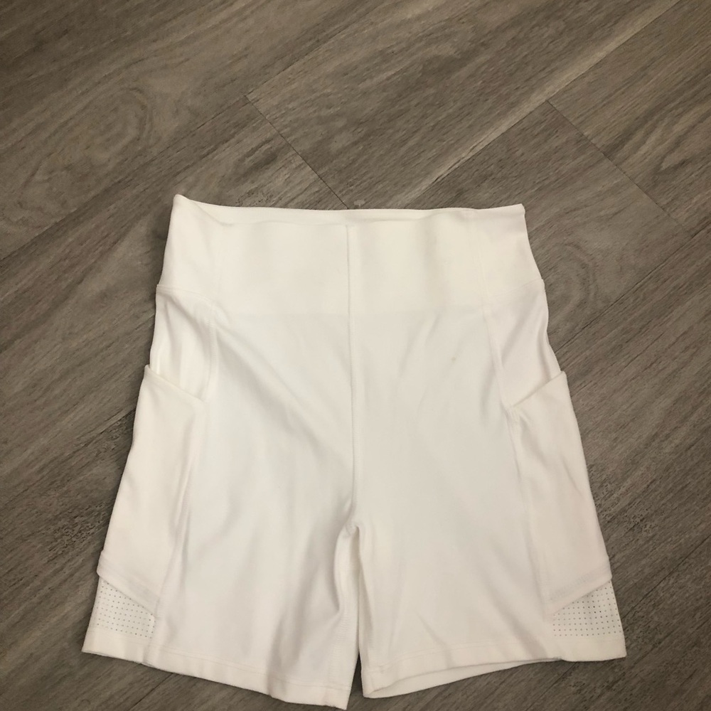 NWOT  G/FORE High-Waist White Women's Bike/ Yoga Shorts with Pockets S